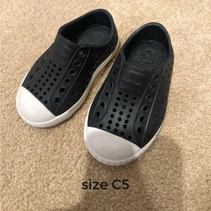 Native size C5 black shoes toddler . never used